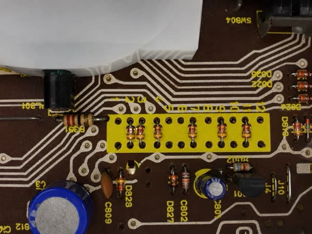 Плата PCB радыё Volvo з радам з 12 дыёдаў D1–D12