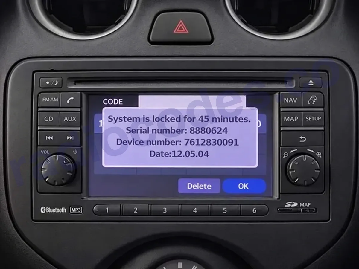 หน้าจอ Nissan Connect ที่มีหมายเลขซีเรียล หมายเลขอุปกรณ์ และวันที่